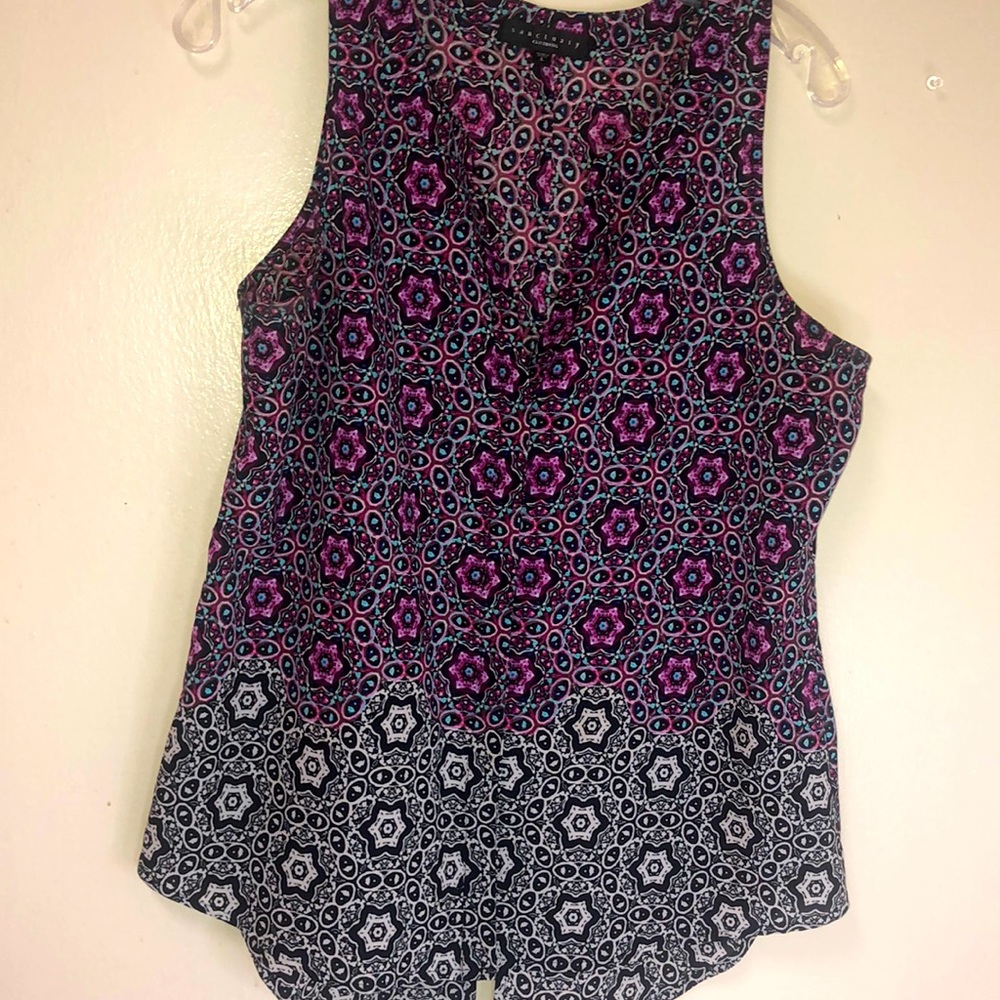 Sleeveless button down top